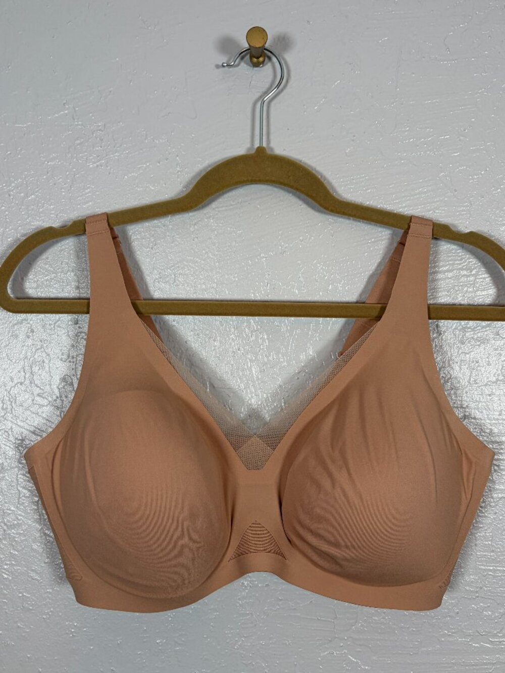 HoneyLove Women 38D/DD Beige Crossover Bra Lightly Lined Wireless Adjustable